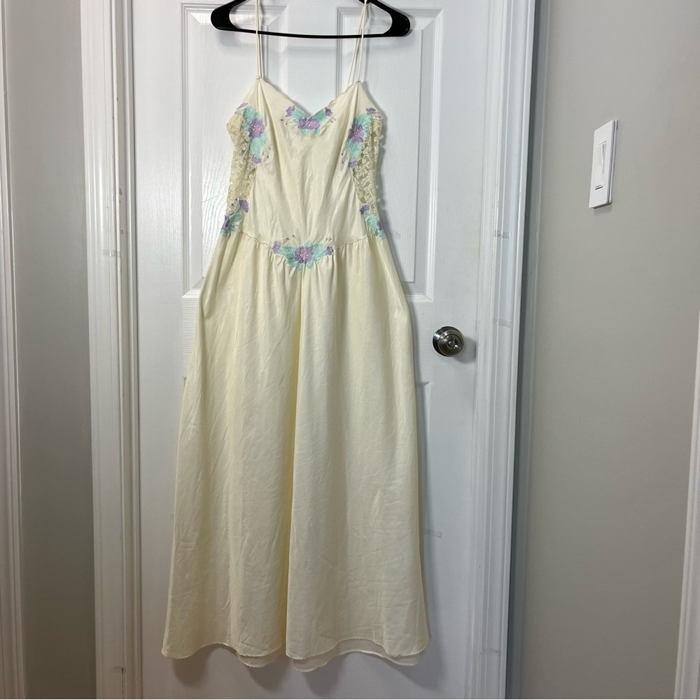 Oscar de la Renta for Swirl Vintage 80’ Ivory Floral EmbroideredNightgown Small